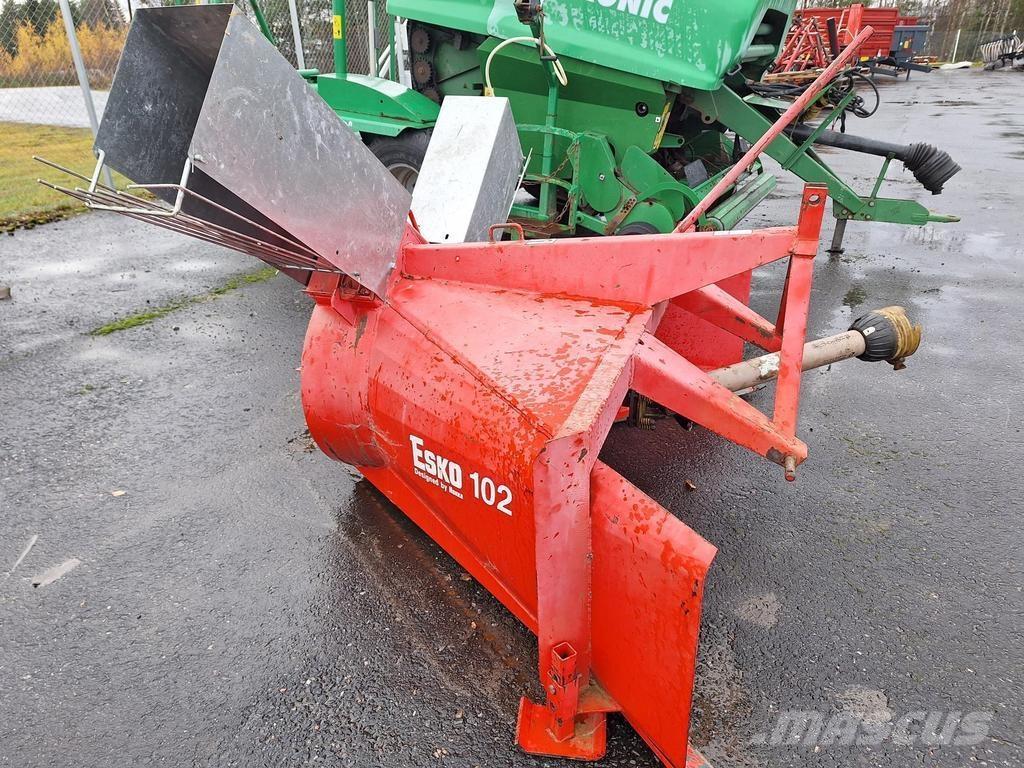 Esko 102 Sniego pūstuvai