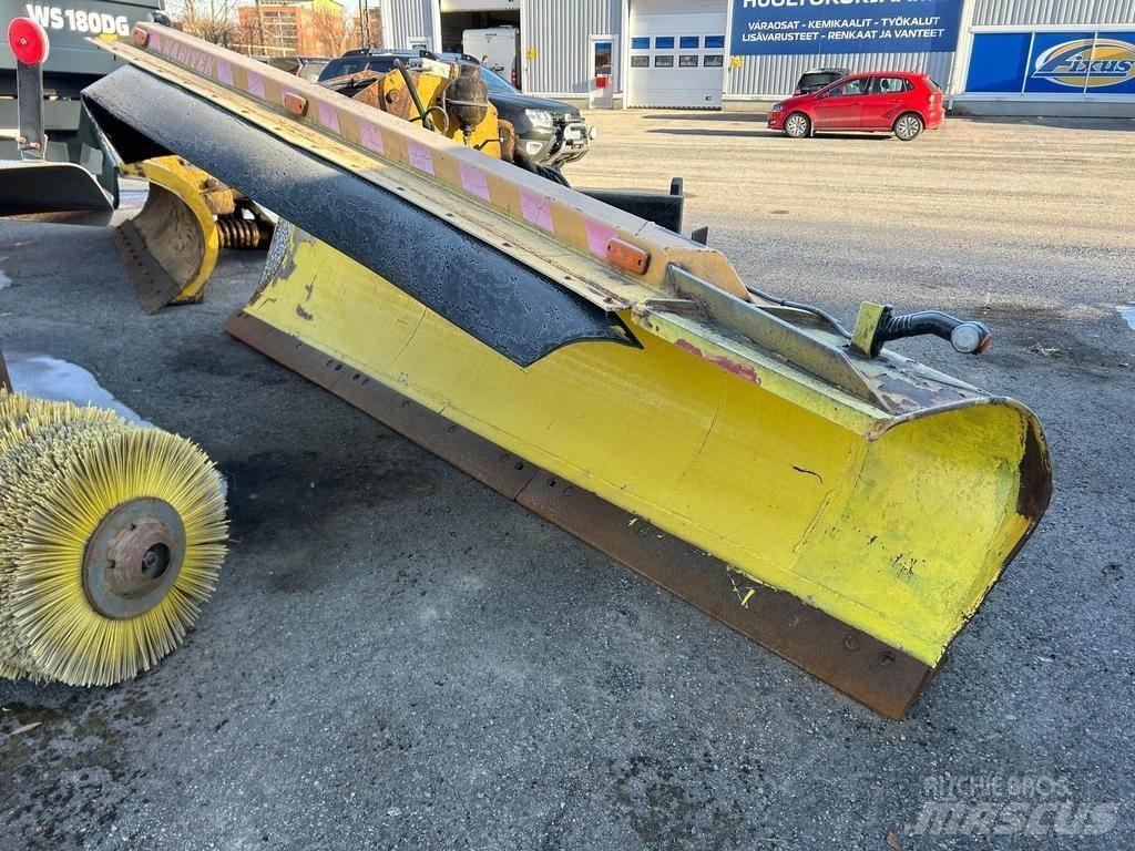 Karitek  Sniego peiliai ir valytuvai