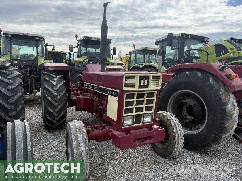 International 844s Traktoriai
