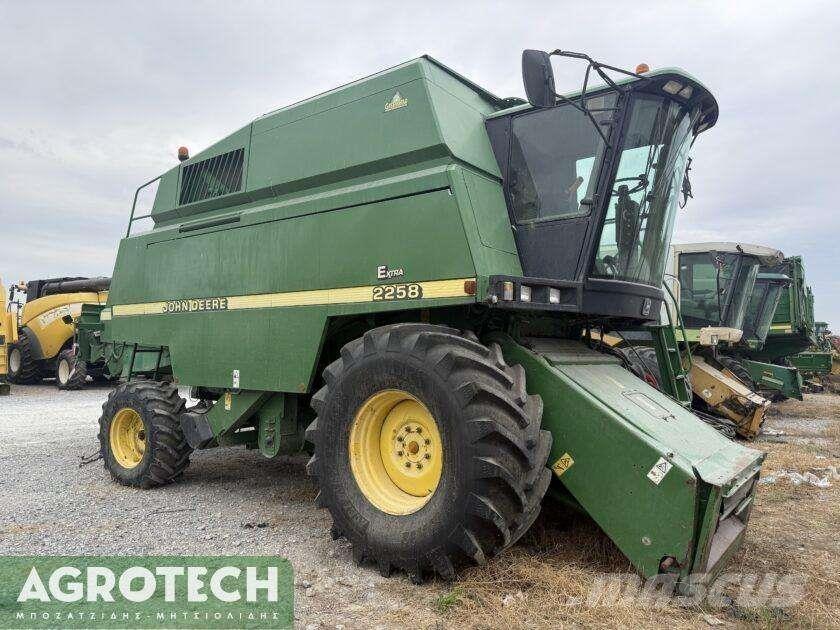 John Deere 2258 Traktoriai