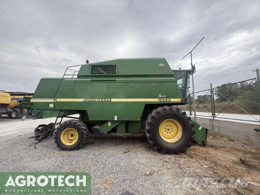John Deere 2258 Traktoriai