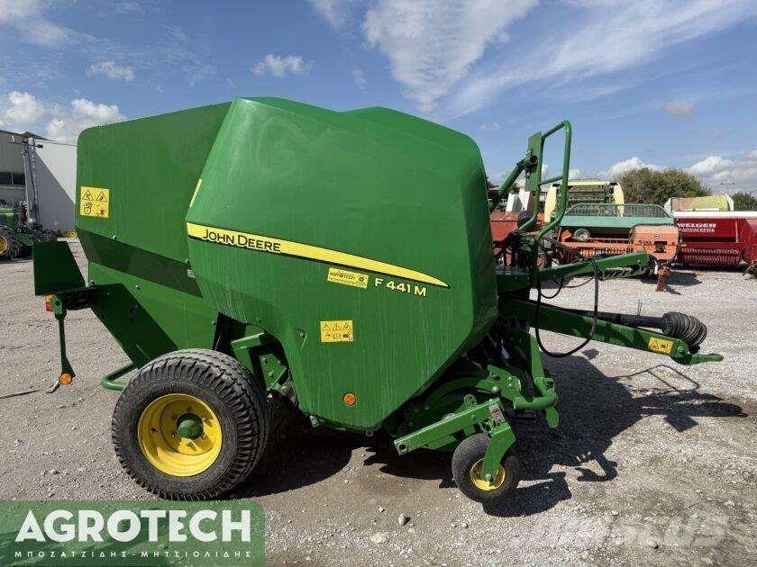 John Deere F441M Ritinių presai
