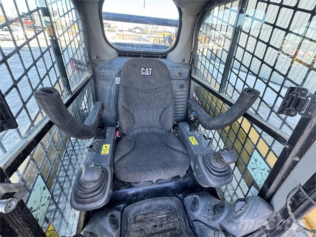 CAT 257D Krautuvai su šoniniu pasukimu