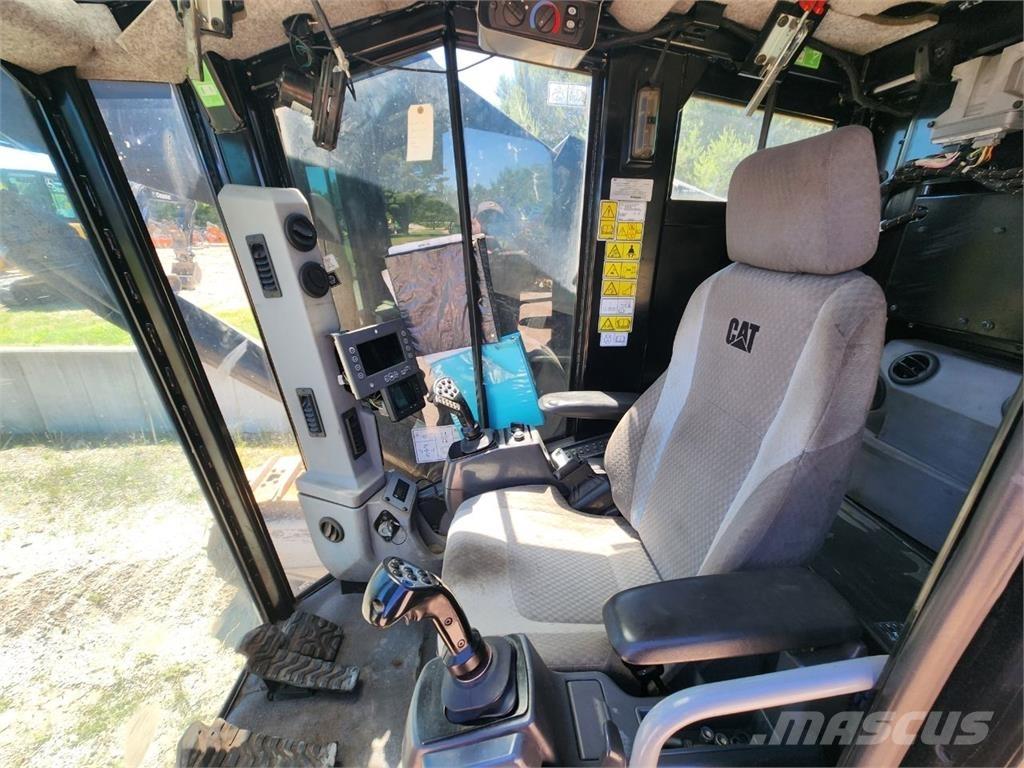 CAT 521B Miško technika - Kita