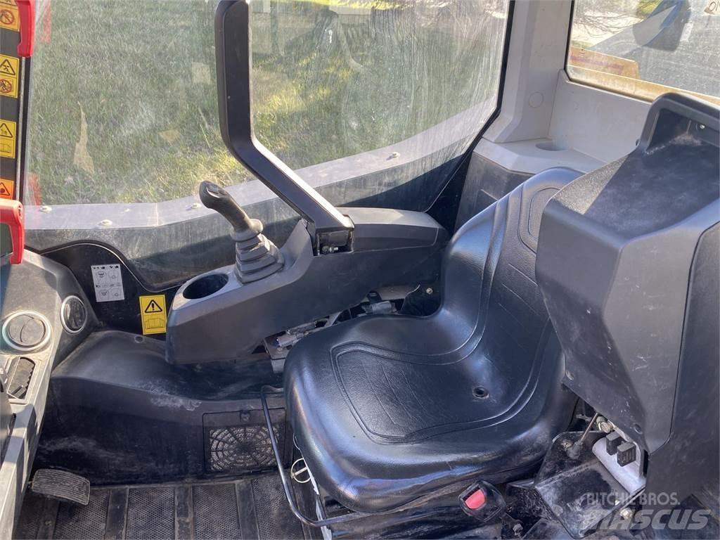 JCB 190 Krautuvai su šoniniu pasukimu