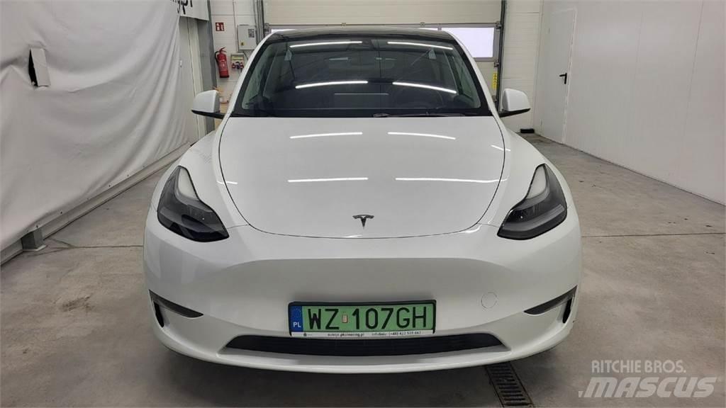 Tesla Y Lengvieji automobiliai