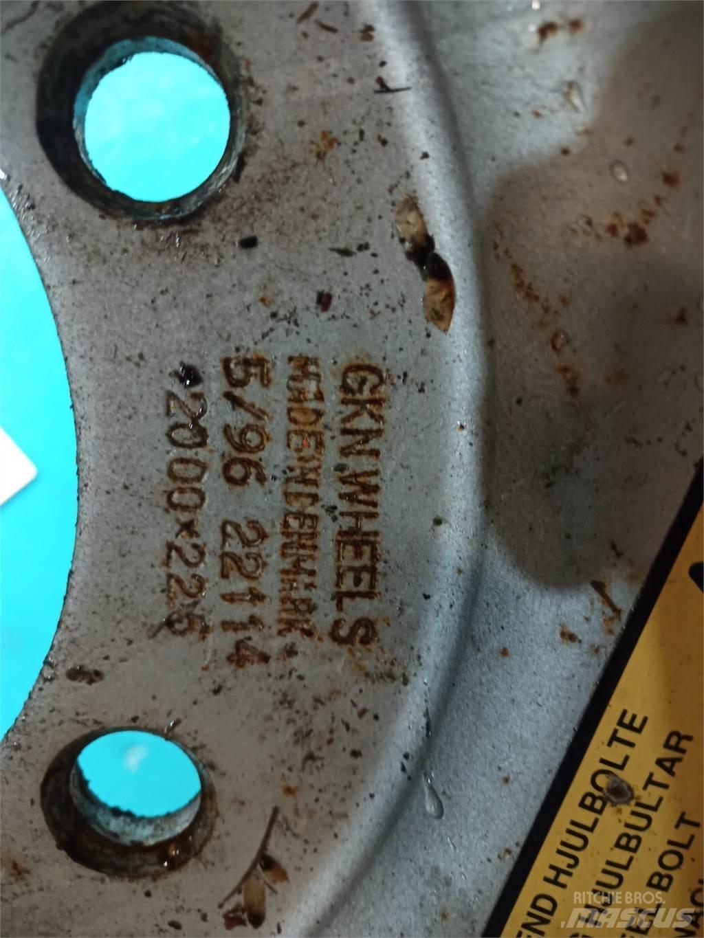  22.5 600/50-22.5 Padangos, ratai ir ratlankiai