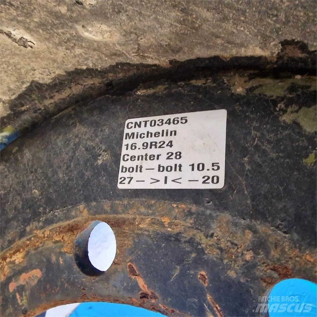  24 W15Lx24 Padangos, ratai ir ratlankiai