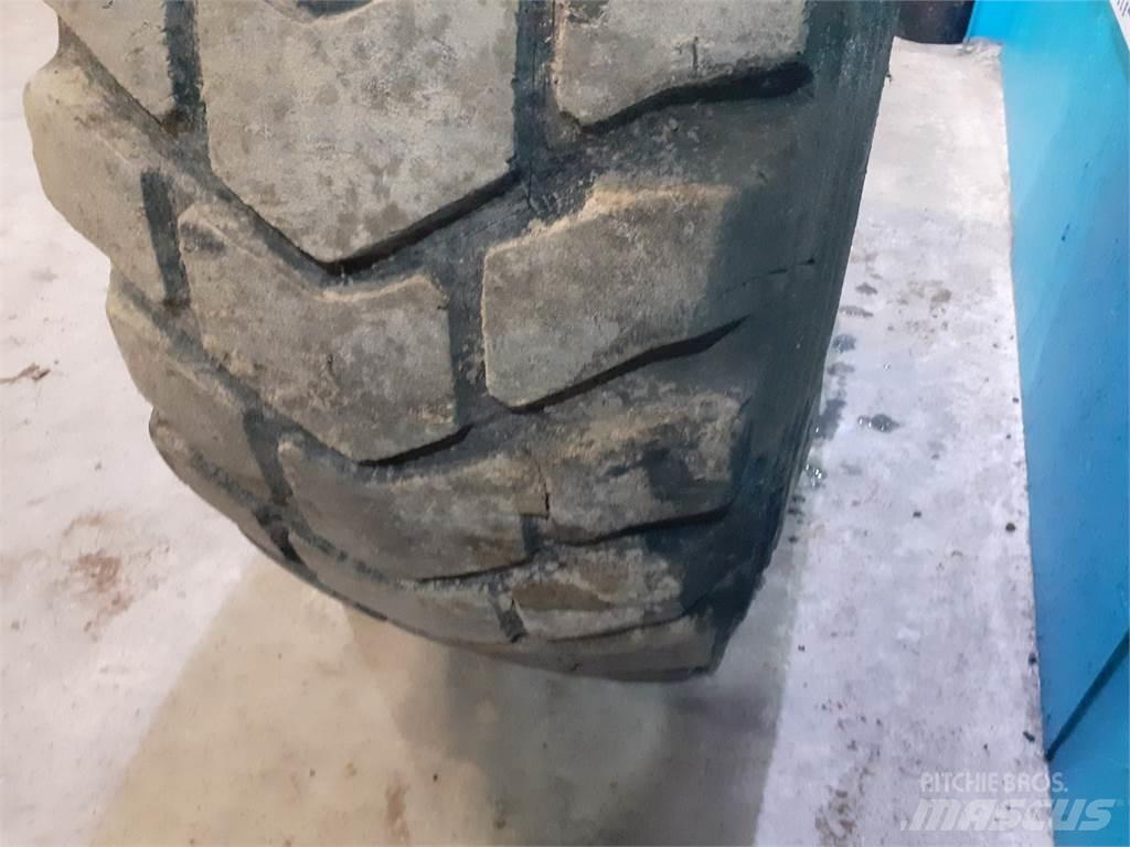  25 20.5R25 Padangos, ratai ir ratlankiai