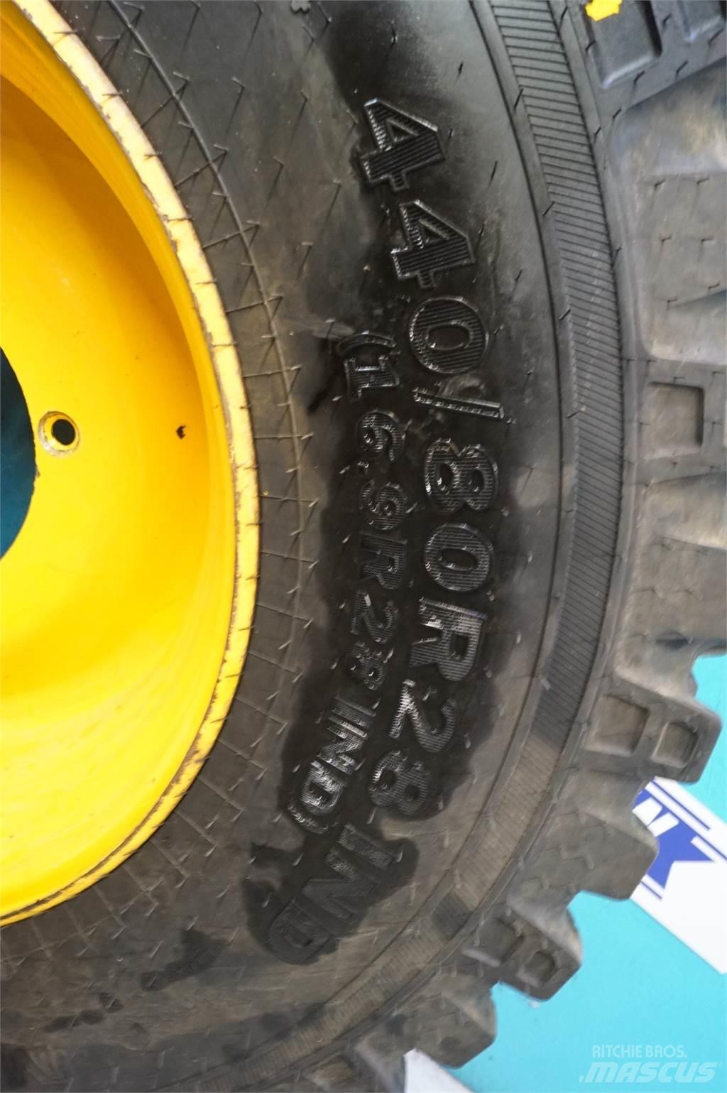  28 440/80R28 Padangos, ratai ir ratlankiai
