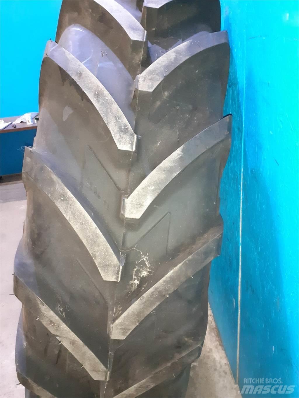  38 16.9R38 Padangos, ratai ir ratlankiai