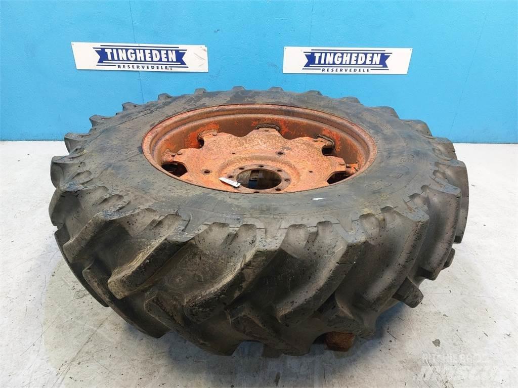  38 18.4 R38 Padangos, ratai ir ratlankiai