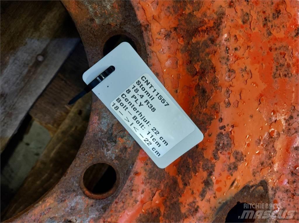  38 18.4 R38 Padangos, ratai ir ratlankiai