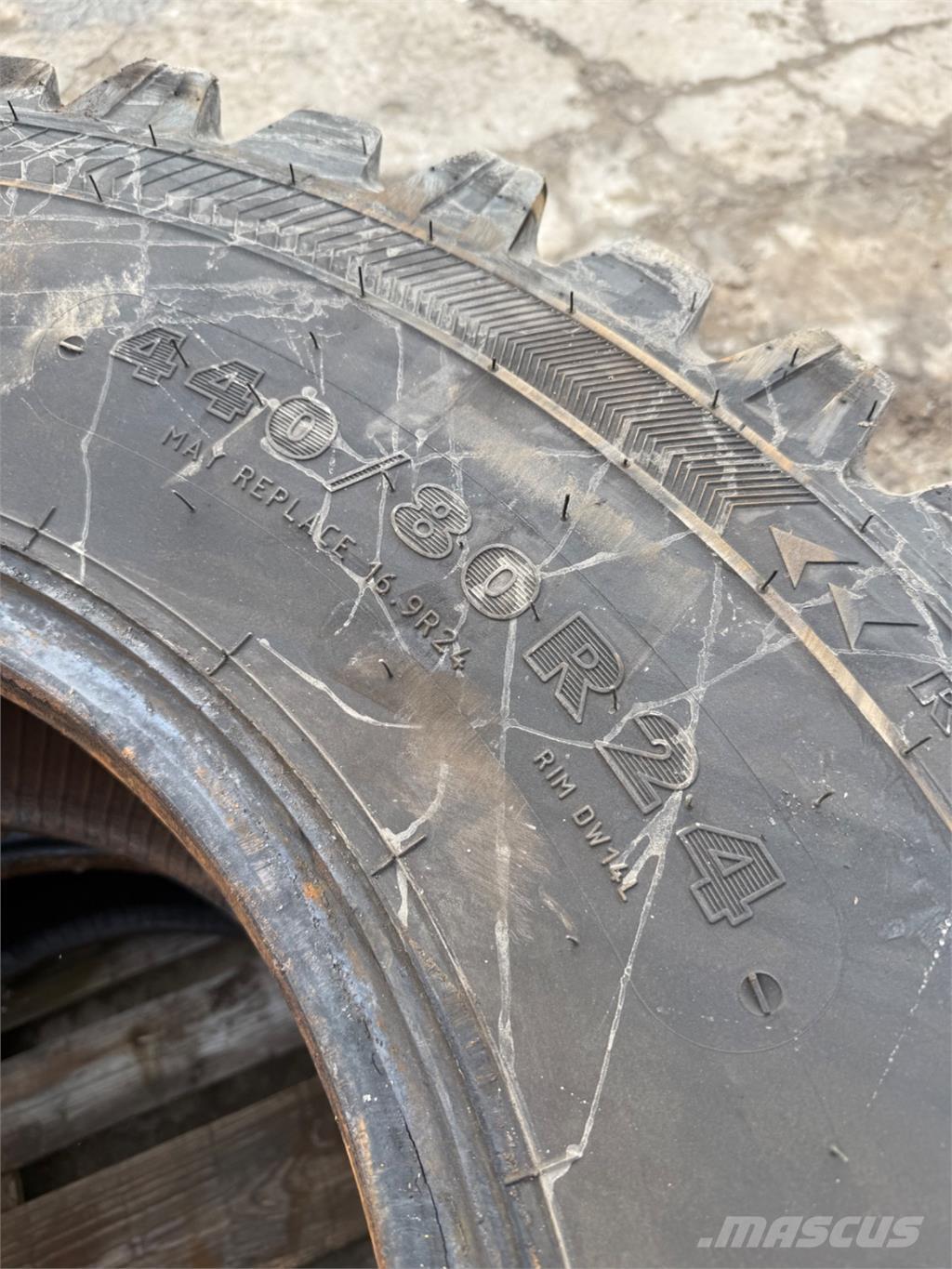  440/80-24 Padangos, ratai ir ratlankiai