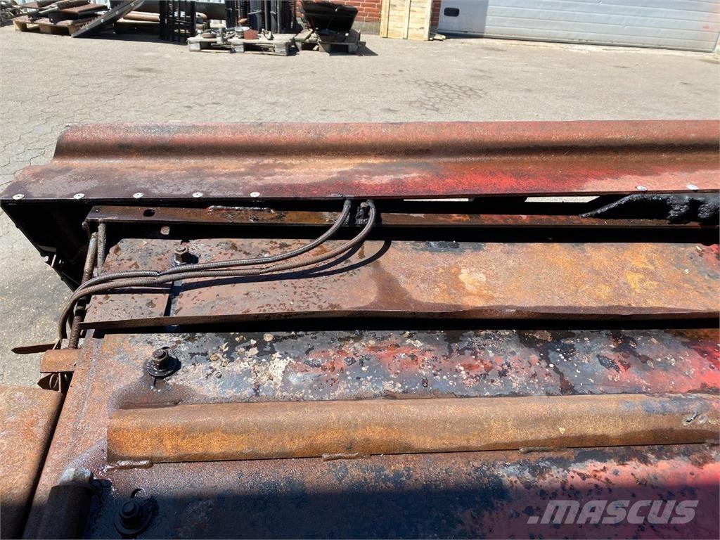 CASE 1680 Derliaus nuėmimo kombainų priedai
