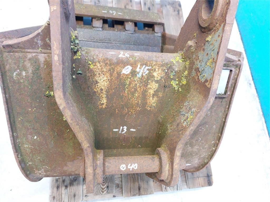 CASE 580 Kaušai