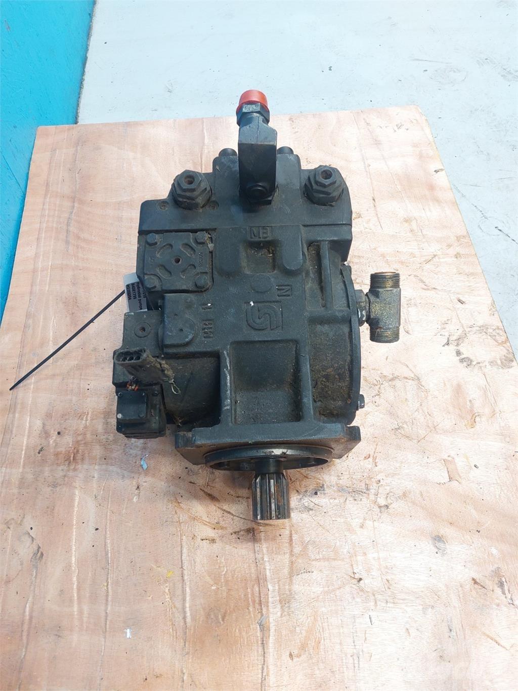 CASE 7010 Hidraulikos įrenginiai
