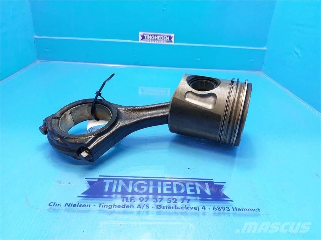 CASE 7010 Varikliai
