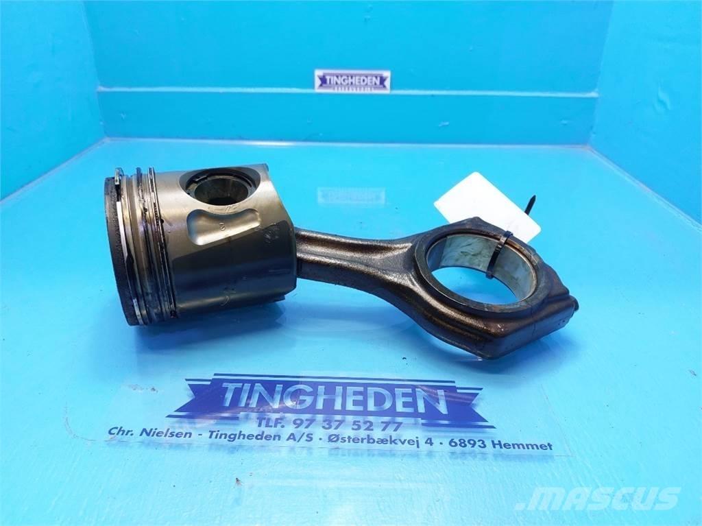 CASE 7010 Varikliai