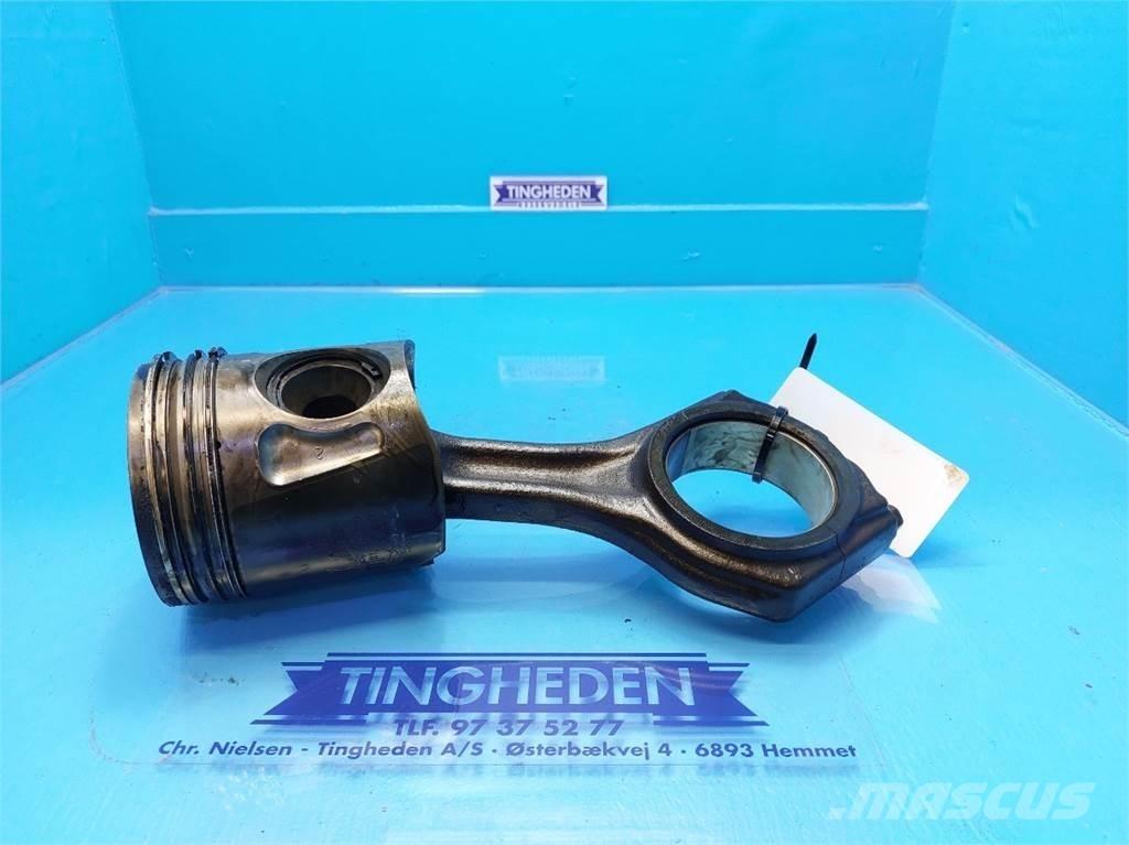 CASE 7010 Varikliai