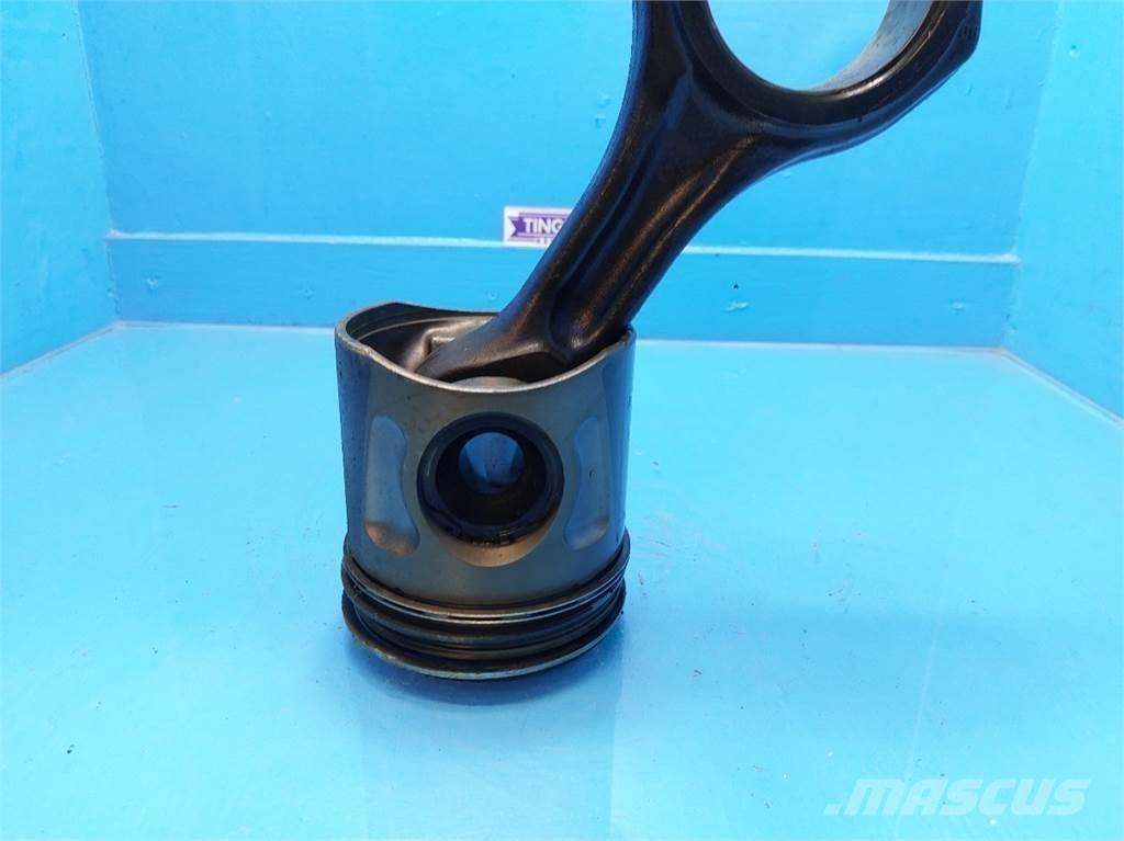 CASE 7010 Varikliai