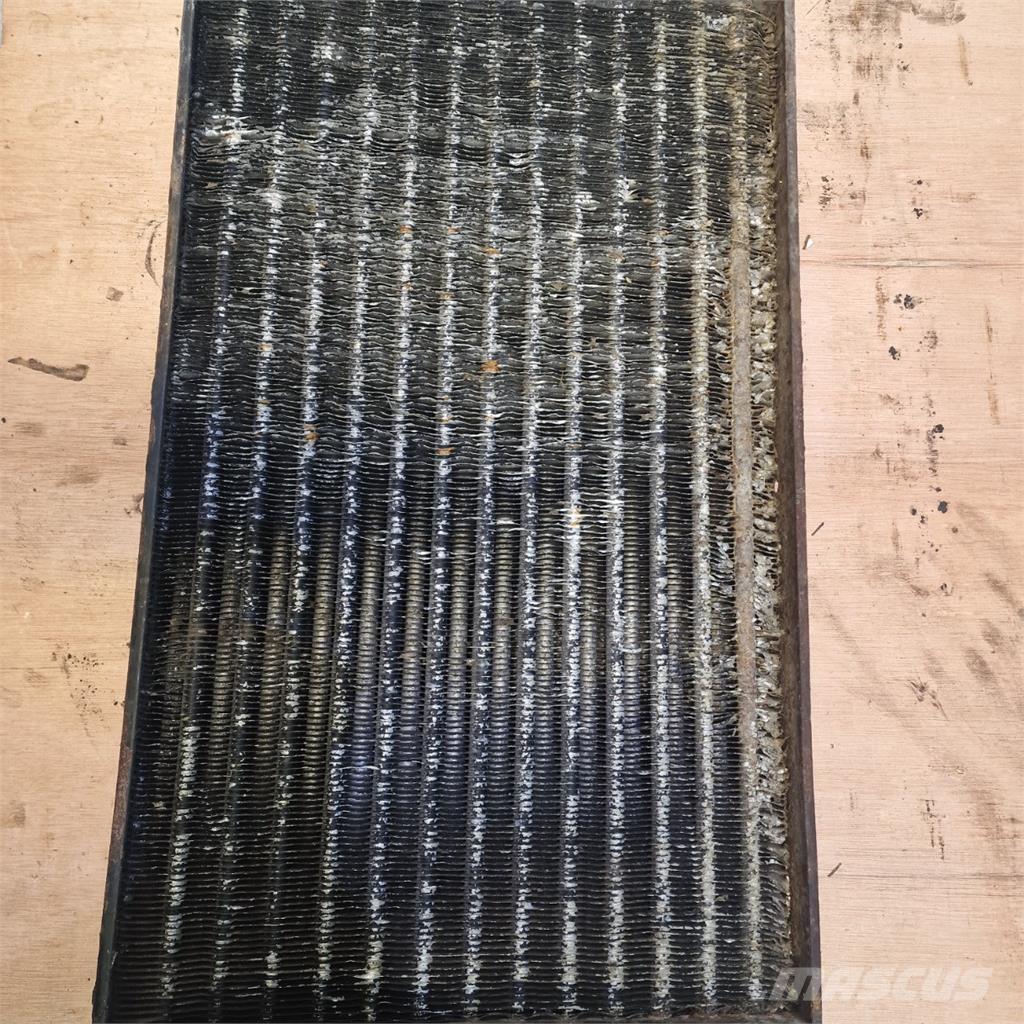 CASE 7130 Radiatoriai