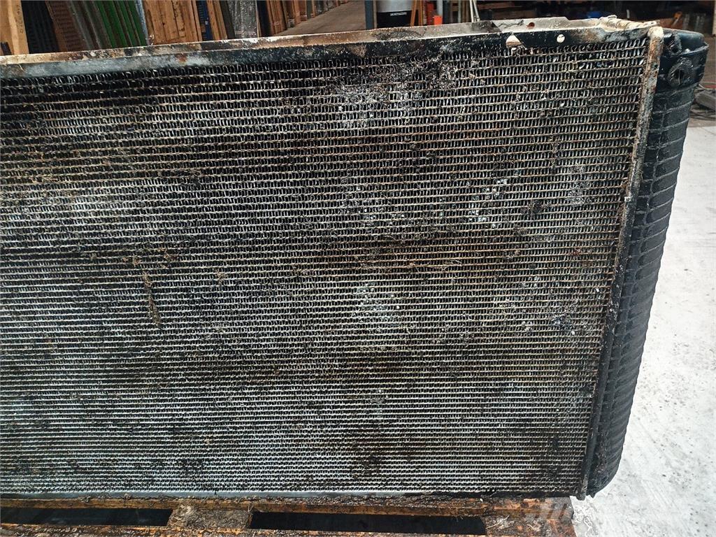 CASE 8010 Radiatoriai