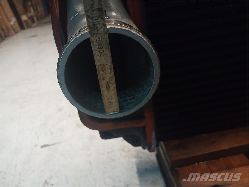 CASE 8010 Radiatoriai