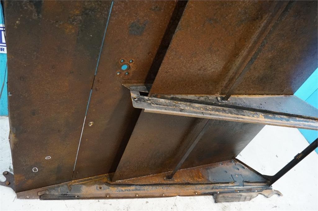 CASE 8010 Smėlio ir druskos barstytuvai