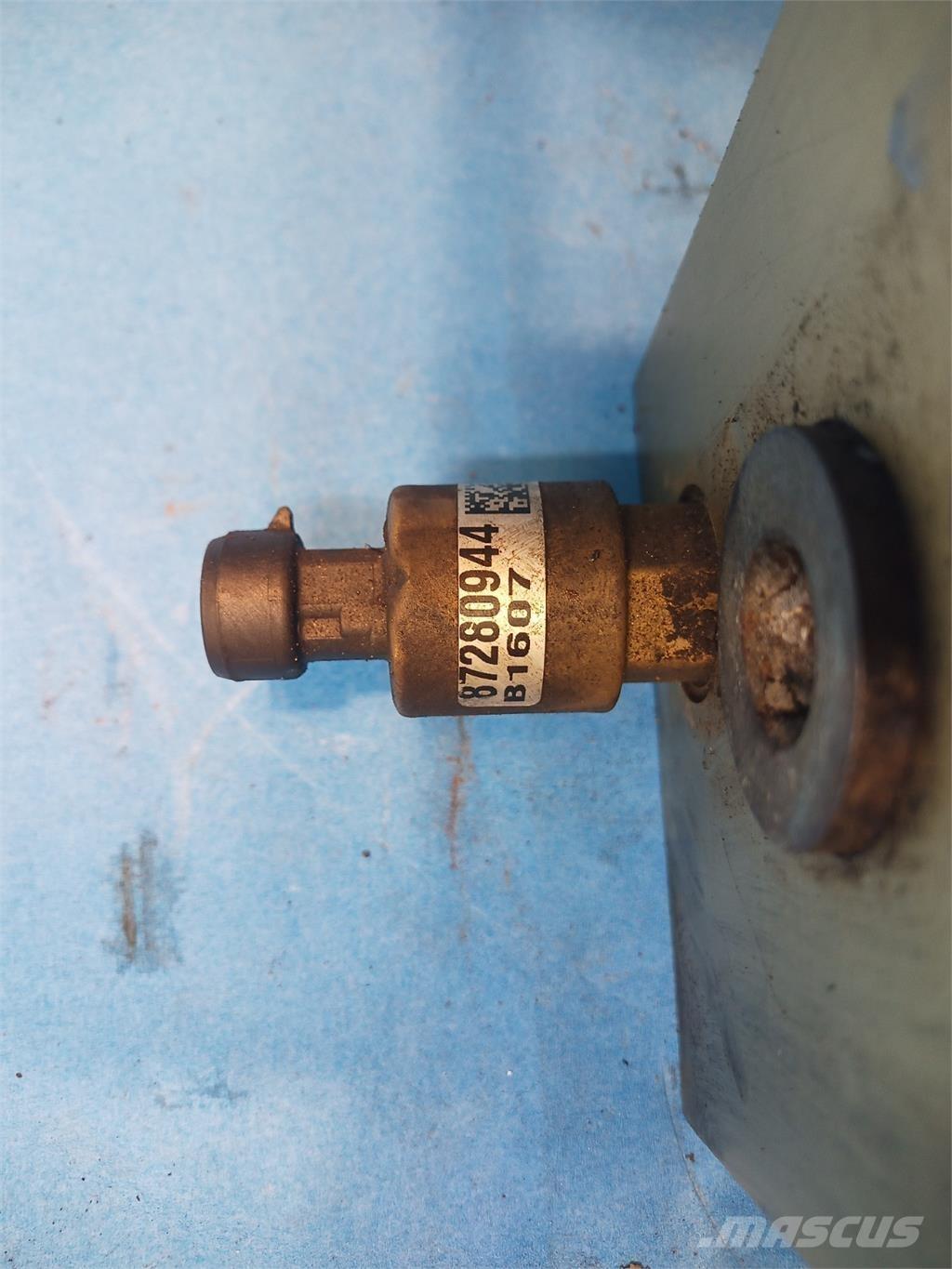 CASE 8010 Hidraulikos įrenginiai
