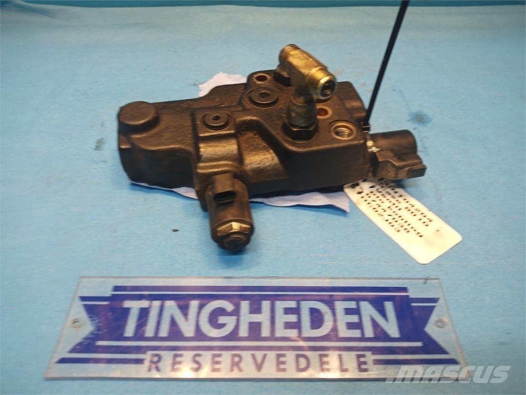 CASE 8010 Hidraulikos įrenginiai
