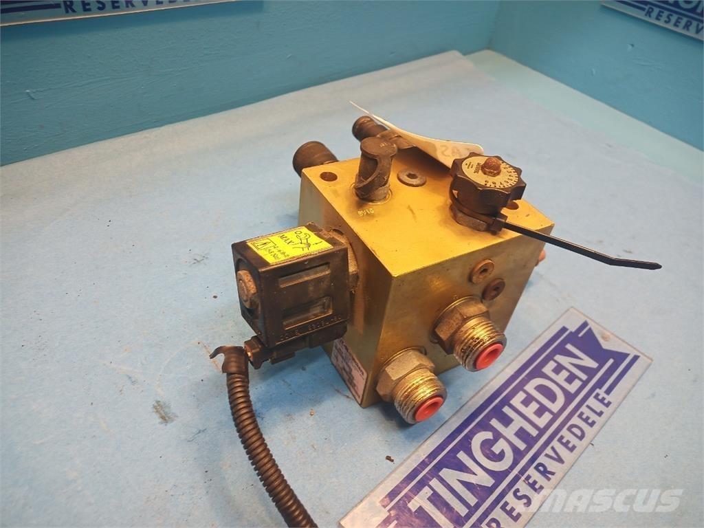 CASE 8010 Hidraulikos įrenginiai