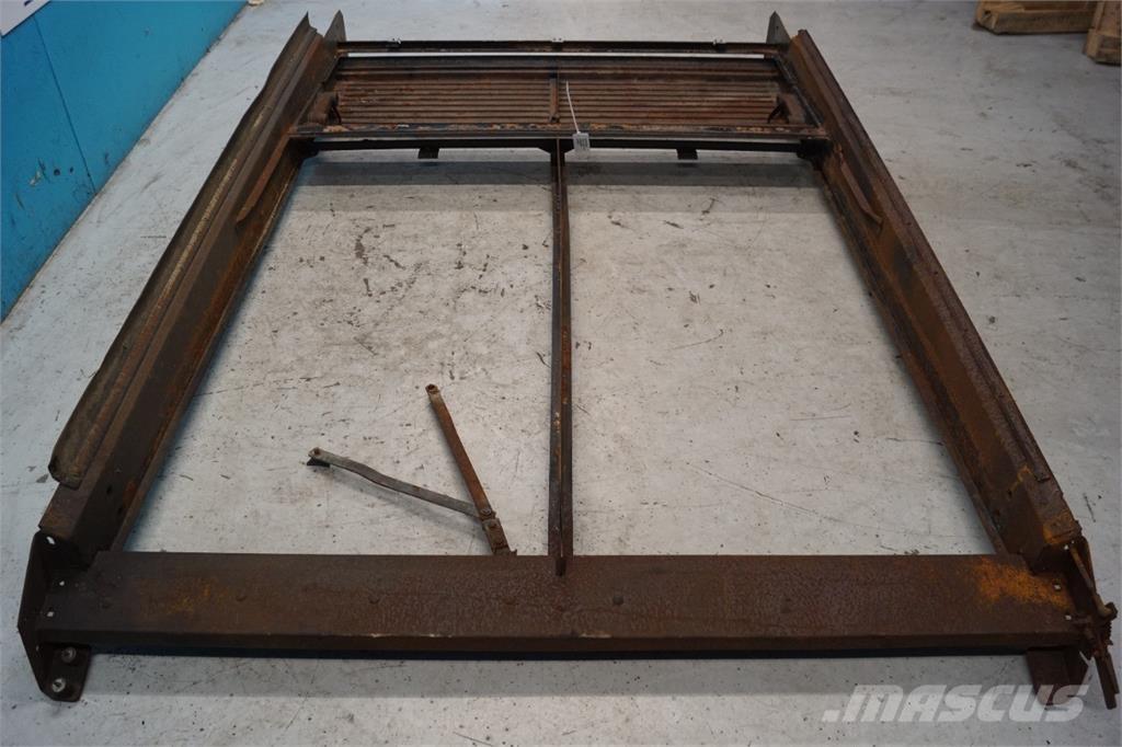 CASE 8010 Smėlio ir druskos barstytuvai