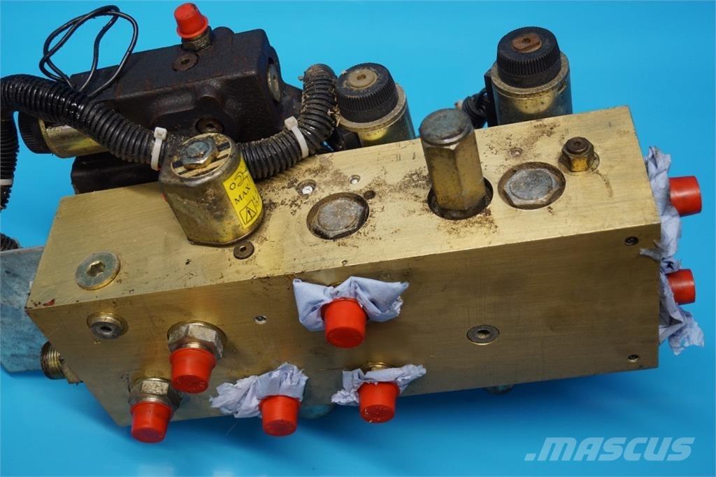 CASE 8010 Hidraulikos įrenginiai