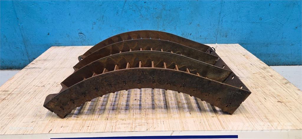 CASE 8010 Derliaus nuėmimo kombainų priedai