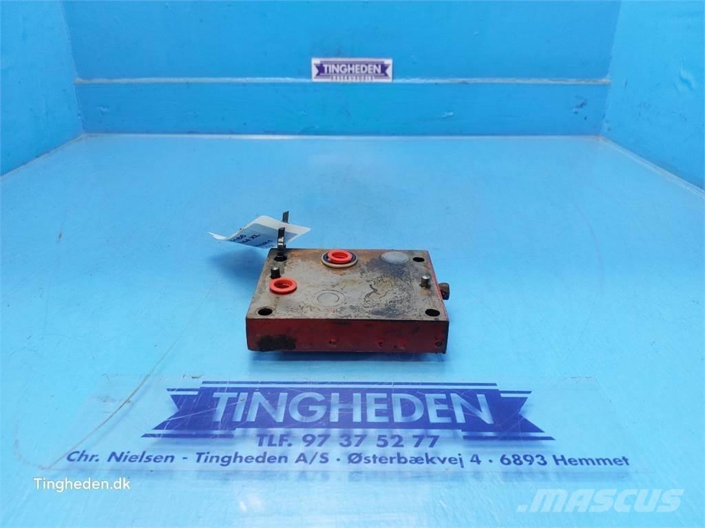 CASE 844XL Hidraulikos įrenginiai