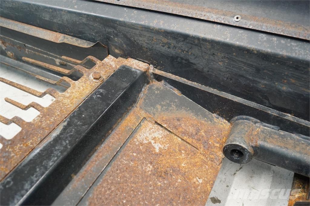 CASE 9230 Smėlio ir druskos barstytuvai
