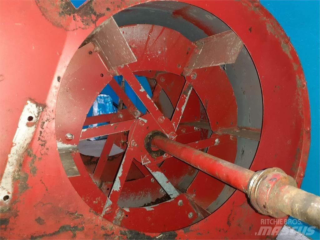 Case IH 1620 Smėlio ir druskos barstytuvai