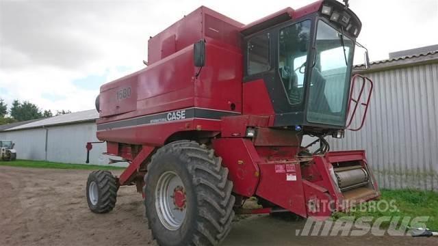 Case IH 1680 Derliaus nuėmimo kombainai
