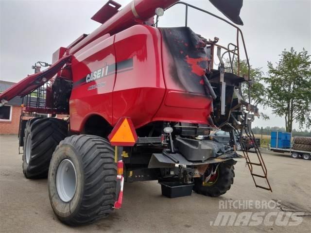 Case IH 8010 Derliaus nuėmimo kombainai