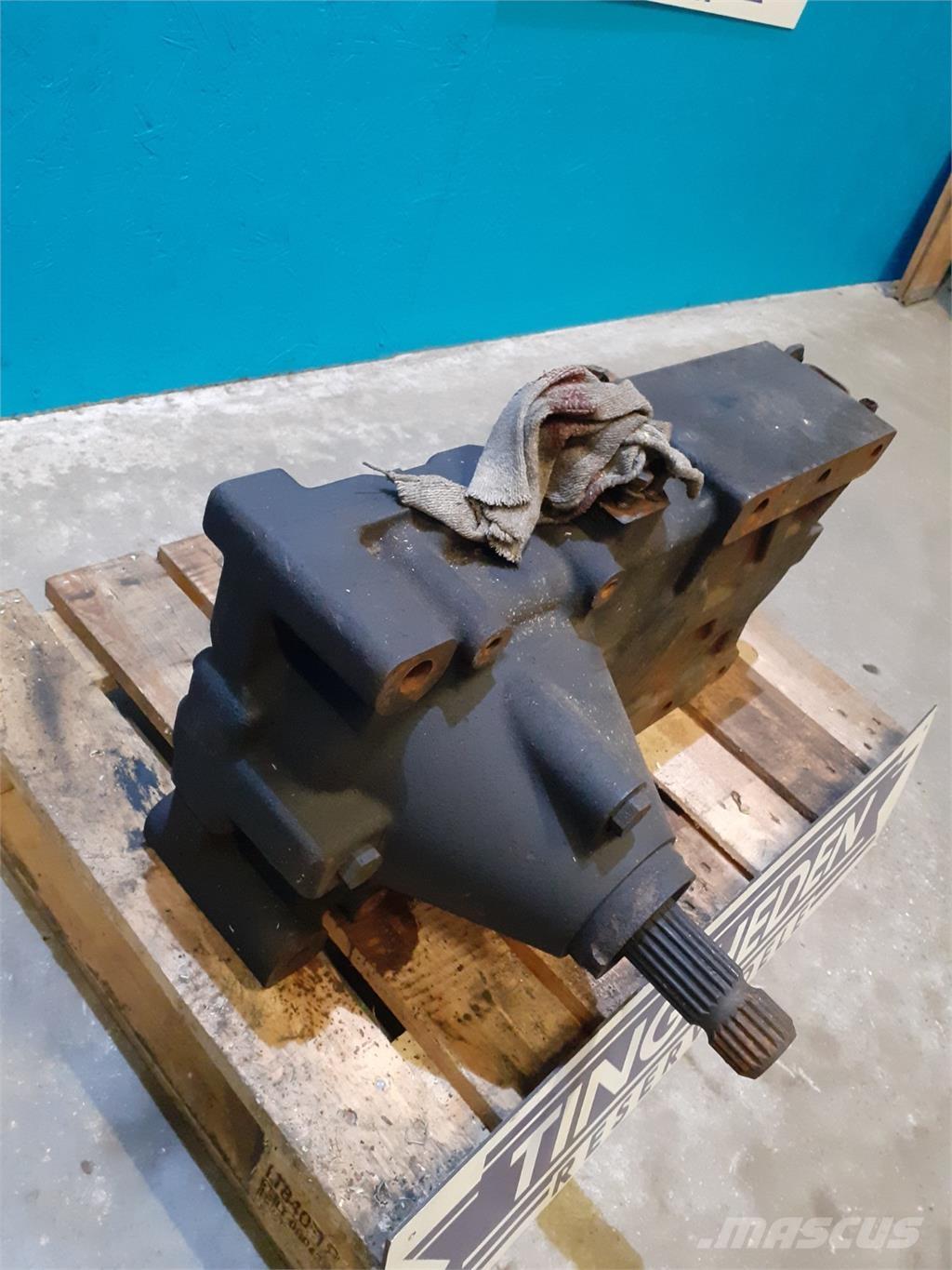 CASE STX 440 Kiti naudoti traktorių priedai