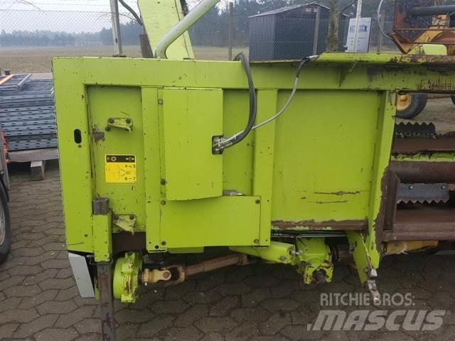 CLAAS 6218 8R Pašarų ruošimo technika