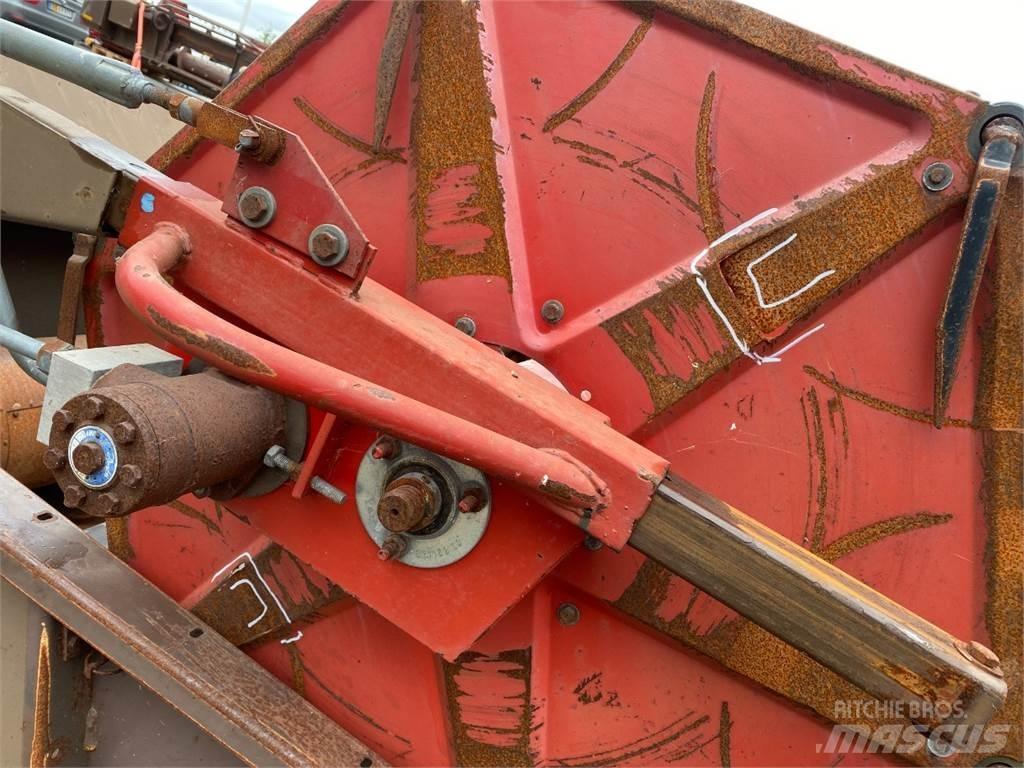 Dronningborg 16 Derliaus nuėmimo kombainų priedai