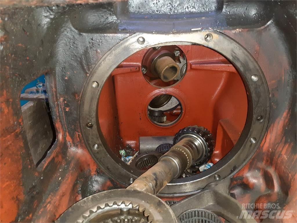 Ford 8210 Transmisijos