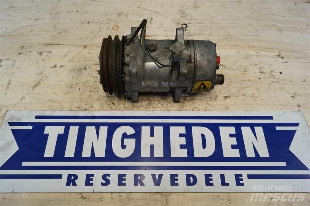Ford 8630 Radiatoriai