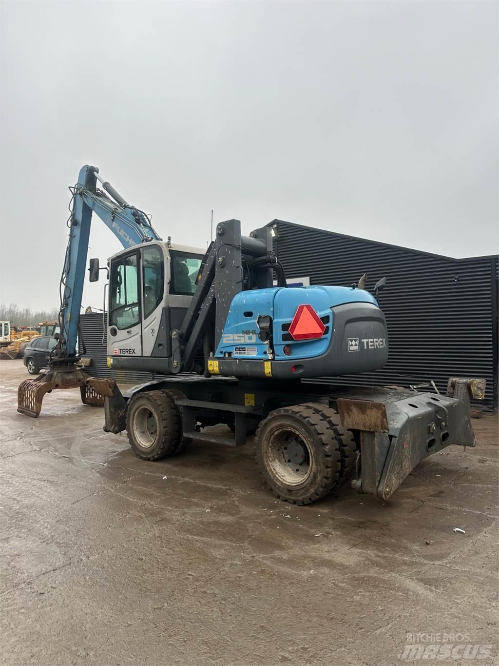 Fuchs HML250 Ratiniai ekskavatoriai