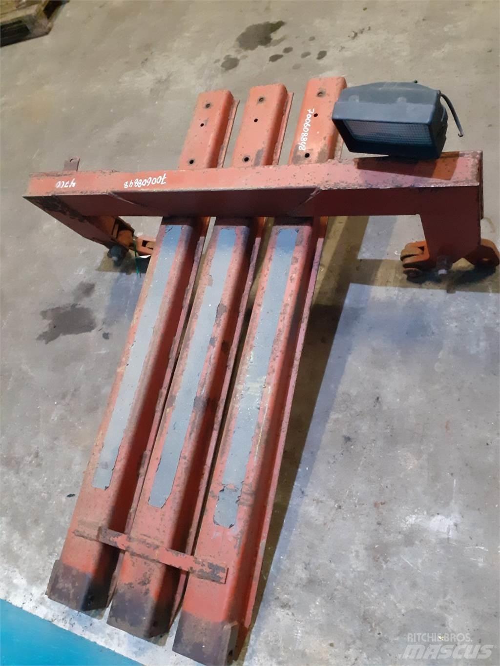 Hesston 4700 Ryšulių griebtuvai