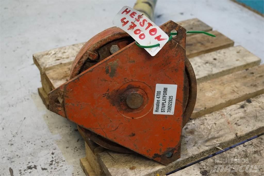 Hesston 4700 Kiti naudoti traktorių priedai