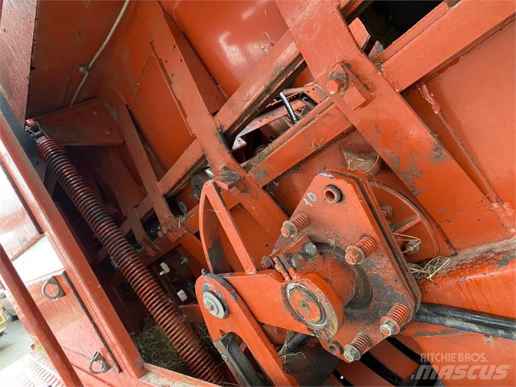 Hesston 4700 Stačiakampių ryšulių presai