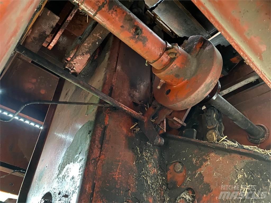 Hesston 4800 Stačiakampių ryšulių presai